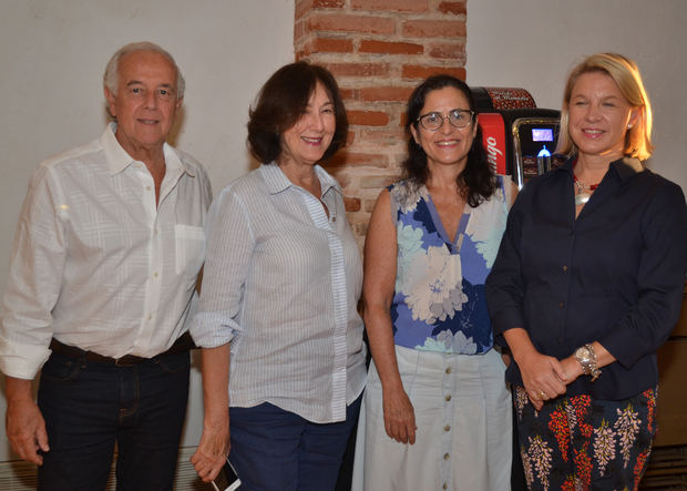 Álvaro Gallardo, Mariuska Rivas, Adriana Cruz y Regina Pellet.