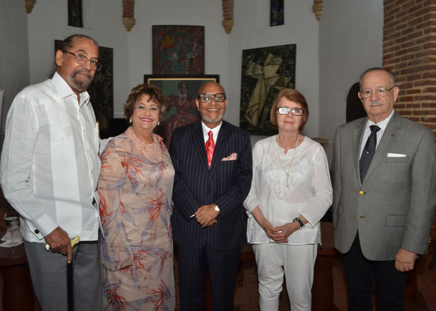 Jorge Severino, Verónica Sención, Abil Peralta Aguero, Marianne de Tolentino y César Iván Feris Iglesia.