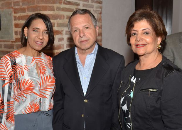 Fiona Almonte de Domínguez, Juan Carlos Camino y Cielo Reynoso.