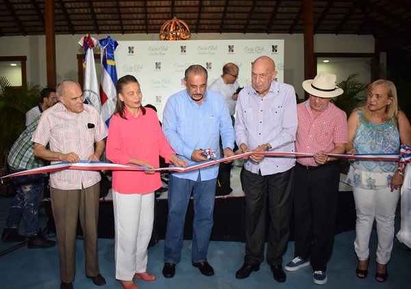 Corte de cinta de la inauguración