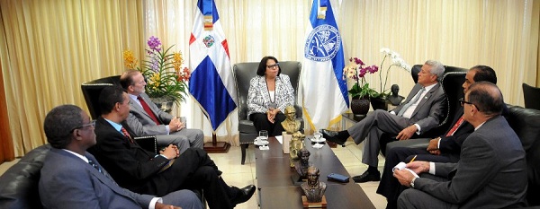 Momento de la reunión institucional