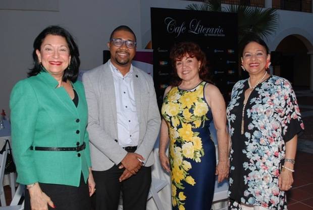 Rosa Rita Álvarez, Carlos Frías, Virginia de Simó y Cesarina Morel de Graf.