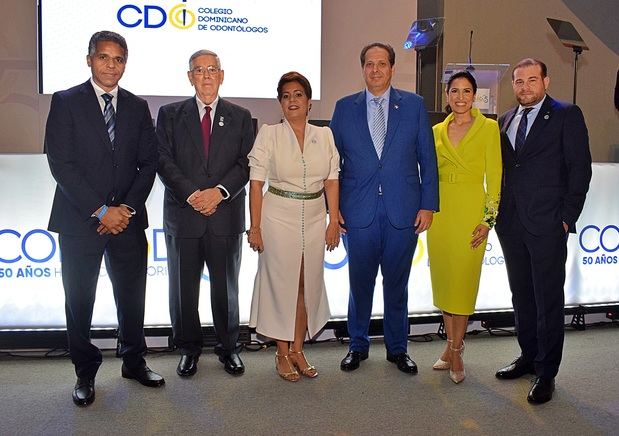 Jame Collins, Mario Bournigal, Virginia Laureano, Víctor Atallah, Sheila Burdiez y John Padilla.