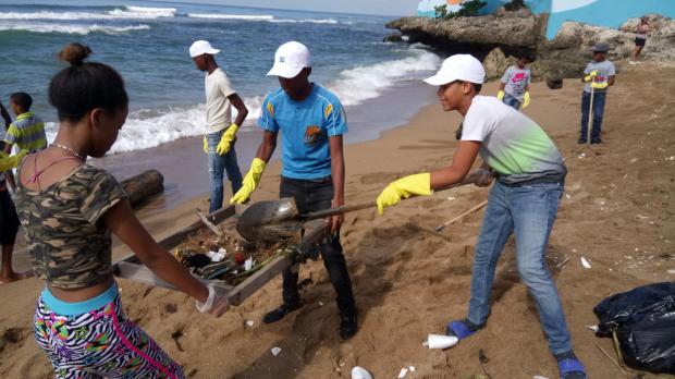 ADIPLAST invita a ciudadanía a participar en limpieza de playas