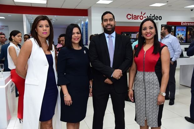 Claudia Turbides, Kenia Ferreras, Manuel Corporán y Yáskara Sánchez.