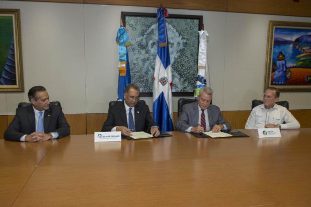 Banco de Reservas e Industria y Comercio firman un acuerdo de cooperación