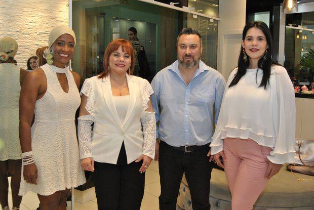 Rosy Liriano, Rommy Grullón, Pablo Monroy y
Claudia Brugal