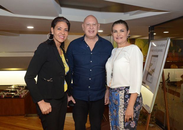 Violeta Quezada, Pedro Catren y Lilian Fondeur.