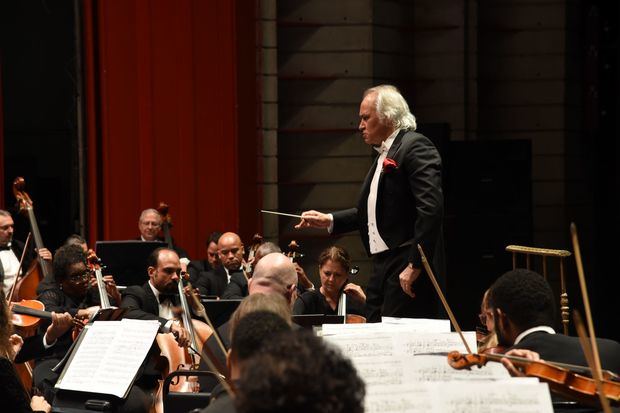El maestro José Antonio Molina, director de la Orquesta Sinfónica Nacional protagonizó el cierre de la 'Temporada Sinfónica'.