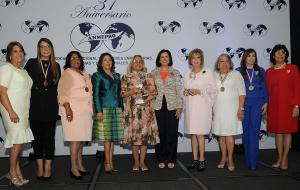 Embajadora Rosa Hernández de Grullón recibe reconocimiento de mujeres empresarias