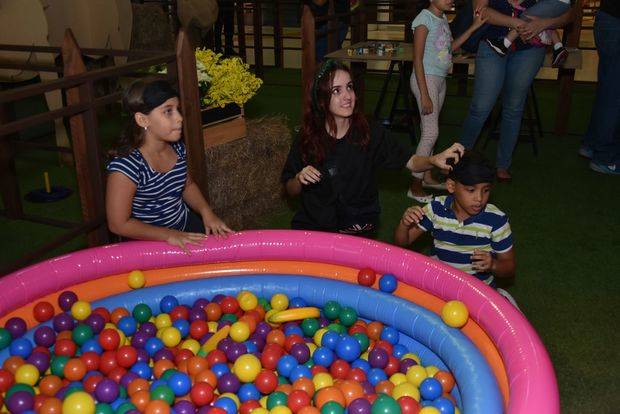 Mejía Arcalá da inicio al recorrido temático “Aventura de Verano”