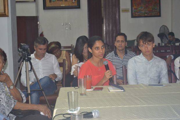 Publico presente en el conversatorio.