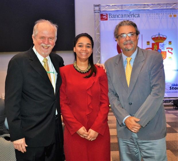 Carlos Fernández, Elizabeth Rodríguez y Artur Cabre