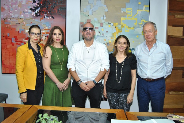 María del Carmen Ossaye, Olga Alba, Walter Otero, Mildred Canahuate y Fernando Varela.  