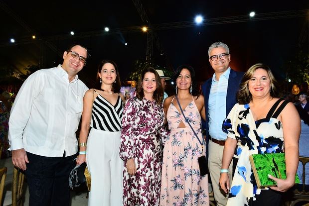 Oscar Schwarzbartl , Laura de Schwarzbartl, Enilda de Kelner, Wendy Sánchez, Francisco González y  Shiara Galarza de González.