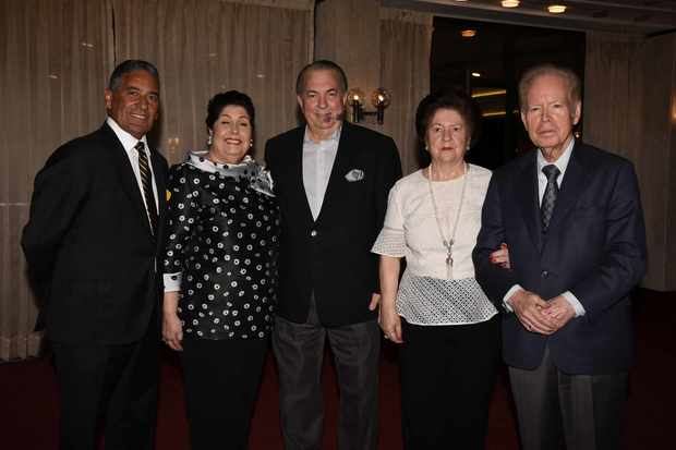 Niní Cáffaro, el ministro de Cultura, arquitecto Eduardo Selman, doña Ana María Alonso, José Luis Corripio y Jenny Podestá.