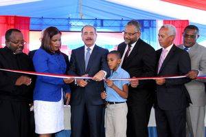 Danilo Medina entrega nuevo centro educativo de 25 aulas en Pedernales