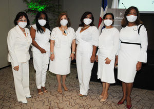 María Cristina de Farías, Miguelina Santos, Mildred de Sánchez Noble, Nurys Veras, Fiona Almonte y Amarilys Duran Salas