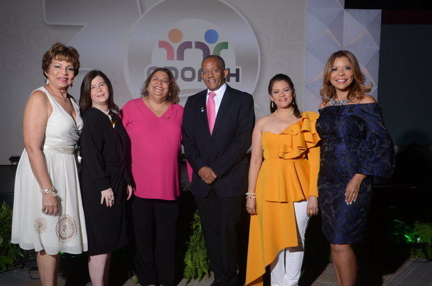 Aida Josefina Troncoso, Neyda Iglesias, Amarilis Garcia, Victor Herrera, Lourdes Gomez y Maridic Ramirez