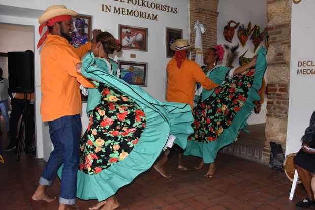 Bailarines Flokloricos.