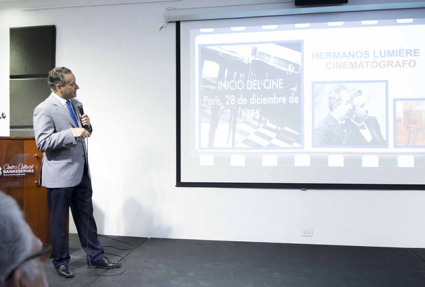 Rienzi Pared Pérez dictó la conferencia Historia del Cine en el Centro Cultural Banreservas. 