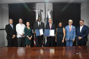 MESCYT y el Instituto Cultural Domínico Americano firman acuerdo beneficia ocho estudiantes dominicanos.