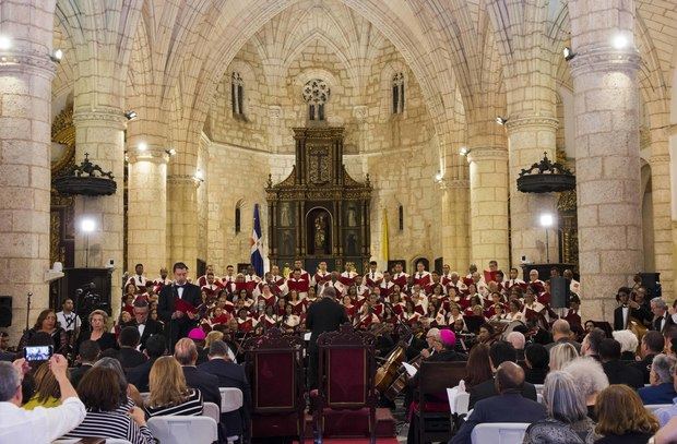 El Coro de la Catedral Primada de América, con el auspicio de Banreservas, ofrece un concierto cada 25 de diciembre y Viernes Santo con canciones alusivas a la fecha, al que asisten cientos de personas.  