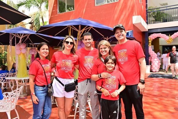 Erika Bisono, Evelyn Fernández, José Alejandro Johnson, Marcelle Álvarez, Sebastián  Arias y Raymond Arias.