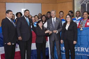 Lizardo Mézquita reconoce a ganadoras del Torneo de Voleibol Bameso USA