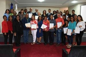 Cultura entrega certificados a participantes en los programas de capacitación 