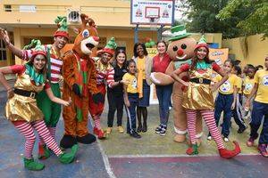 Cortés Hermanos realiza fiesta navideña en Escuela Mauricio Báez