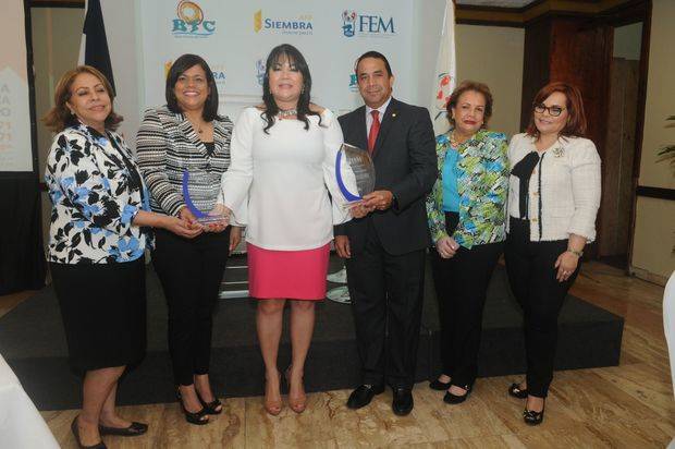  Luisa de Aquino, Claudia Brito, Sulin Lantigua, Irving Muñiz, Nieves Colombani y Rommy Grullon