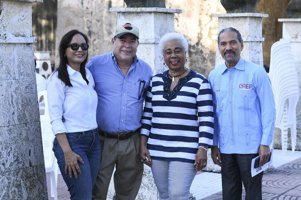 Matty Vásquez, René Fortunato, Nexcy De León y Juan Pablo Uribe durante la presentación en el parque Independencia.