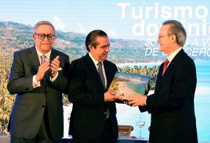 Ministro de Turismo valora aportes del Banco Popular Dominicano al desarrollo de la industria