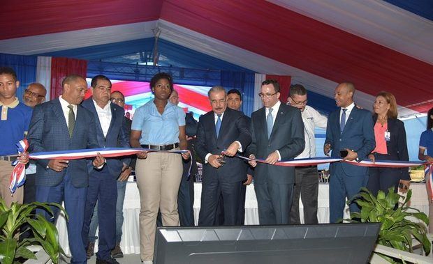 Danilo Medina entrega centro educativo en La Altagracia. 