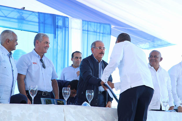 Acto de inauguración encabezado por el presidente Danilo Medina, donde entregó el canal Maguaca y otras obras hidráulicas y de riego, que beneficiarán a productores del Bajo Yaque del Norte, Montecristi.