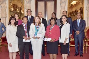 Danilo Medina entrega Premio a la Excelencia Magisterial Ercilia Pepín y reconoce a maestros