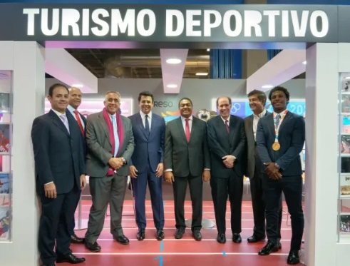 El ministro David Collado promociona el turismo deportivo en FITUR 2024.
