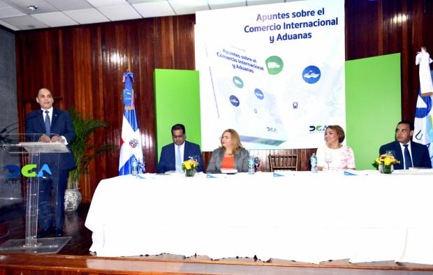 DGA pone a circular obra sobre “Comercio Internacional y Aduanas'