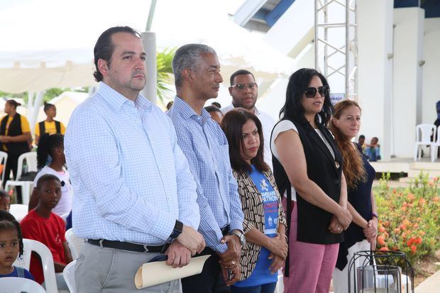 De izquierda a derecha Benigo Trueba Francisco Gomera, Martha Norys Pantalen, Mayrenis Corniel, y parcialmente Alba Rodríguez