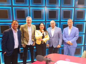José Francisco Arias, Pablo McKinney, Rosario Medina, Cristhian Jiménez y Julián Roa.