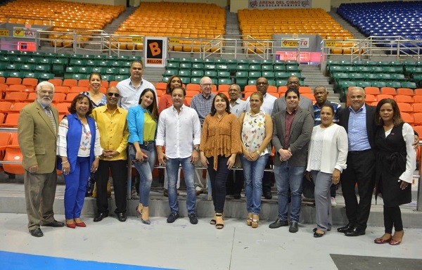 Delegación de Acroarte junto a Abel Martínez en visita a la Arena del Ciabo