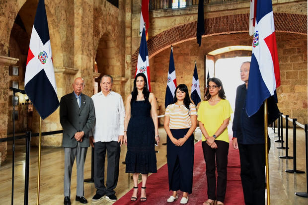 El ministro de Cultura, arquitecto Eduardo Selman, acompañó a la representación del Instituto de Cultura Puertorriqueña, ICP, en el acto de honor a Eugenio María de Hostos. (Foto:Cortesía).