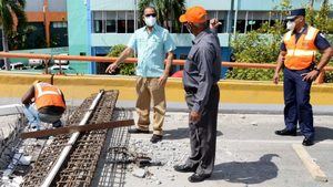 Ministro de Obras Públicas supervisa trabajos en elevado V Centenario