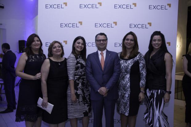 Denisse Fondeur, Dafne Contin, Banahi Tavarez, Alberto Cruz, Katty Cepeda y Ornella Oberto