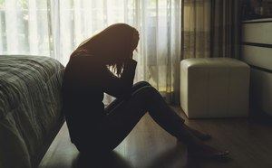 Las mujeres sufren el doble de trastornos psicológicos que los hombres