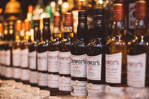 Doble victoria para Dewar’s en la Competencia Internacional de Whisky 2020