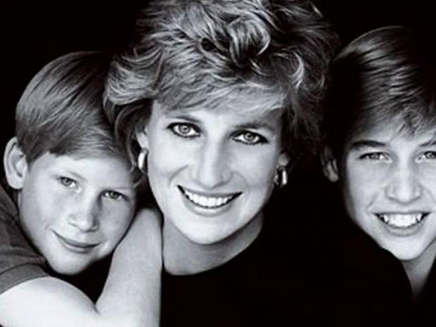 Diana de Gales junto a sus hijos, los principes Guillermo y Harry.