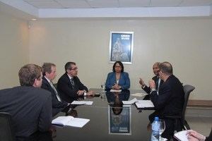 El embajador de Francia visita a la rectora de la UASD para retomar acuerdos 
