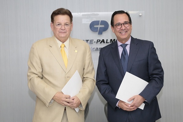 Diego Francisco, director general del IDSS y Bernal Saborioo, General de Colgate para la región del Caribe